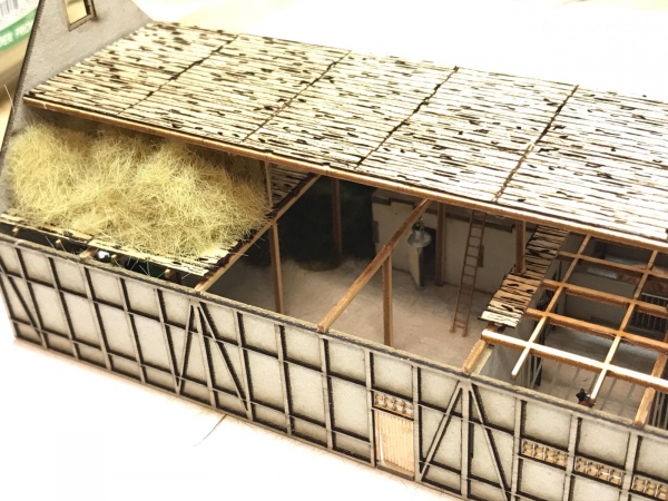 Grosse Fachwerkscheune mit Inneneinrichtung