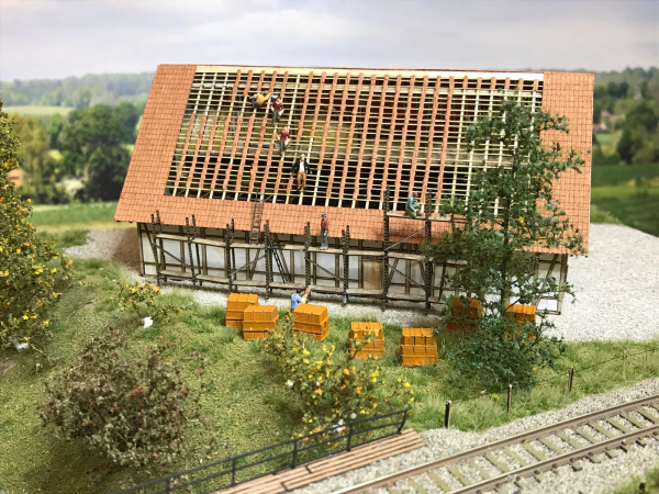 Grosse Fachwerkscheune mit Inneneinrichtung