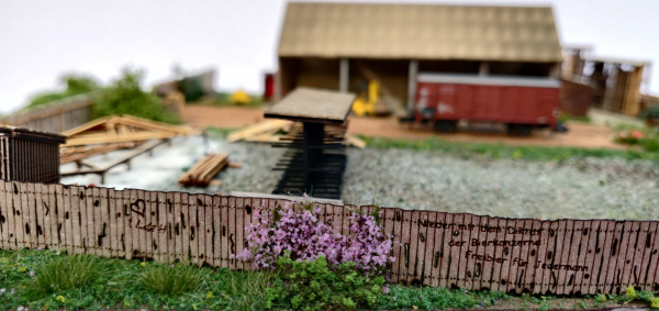 Bretterzaun für Gewerbeareale, ländliche Umfriedungen